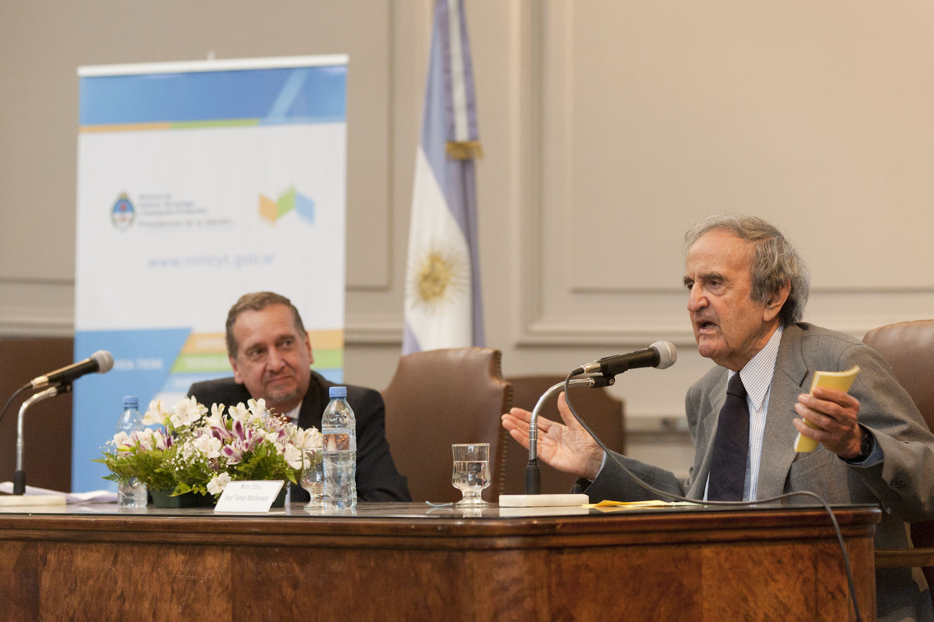 Conferencia magistral de Tomás Maldonado
