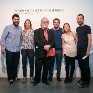 Los participantes del Premio con el presidente de la Academia, Ricardo Blanco