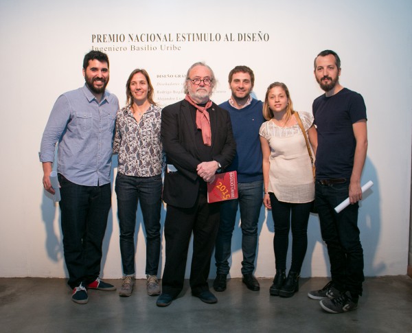 Los participantes del Premio con el presidente de la Academia, Ricardo Blanco